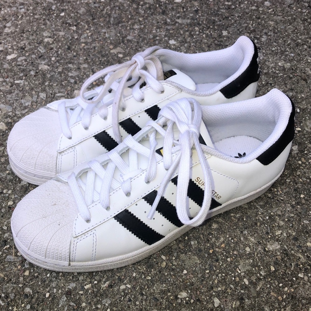 Adidas superstars